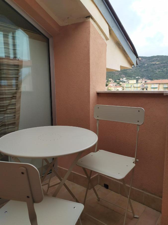 La Mansarda Della Luna Pietra Ligure Exterior photo